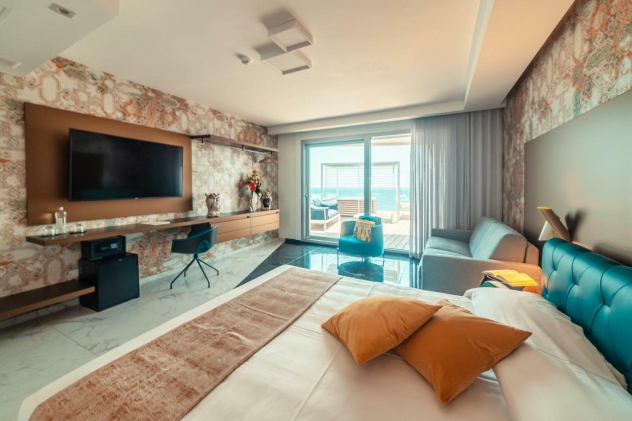 Nautilus Hotel