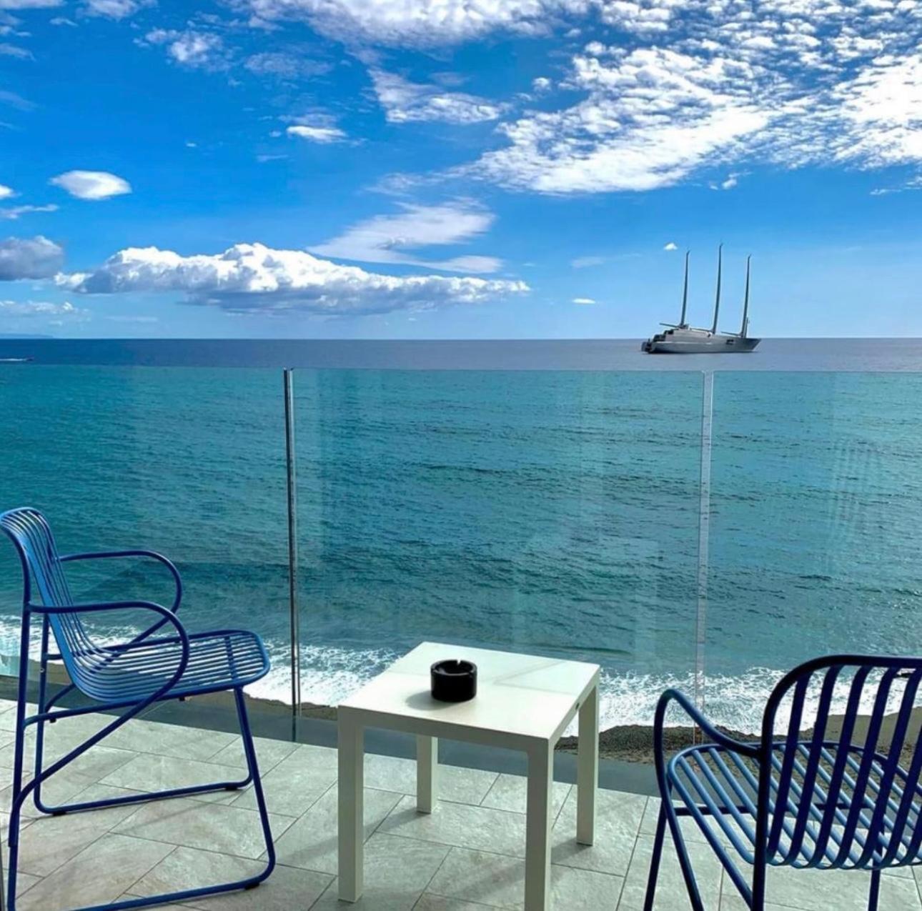 Nautilus Hotel