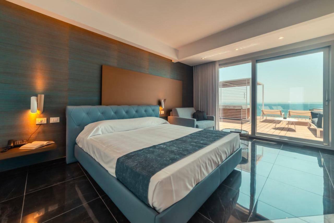 Nautilus Hotel